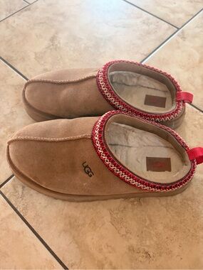 Size 6 UGG Tasman slippers